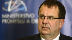 Premiér uvedl do úřadů nové ministry. Na snímku ministr průmyslu a obchodu Jan Mládek