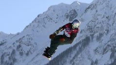 Šárka Pančochová skáče při kvalifikace slopestylu