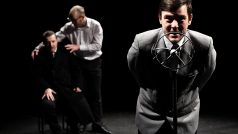 Představení 39 stupňů brněnského divadla Buranteatr vychází z díla Alfreda Hitchcocka
