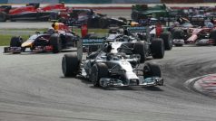 Lewis Hamilton vedl pořadí Velké ceny Malajsie už od startu