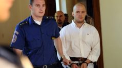 Před Krajským soudem v Brně opět stanuli 20. května Radek Sobotka (na snímku vpravo) a Tomáš Trkan obžalovaní z vraždy bývalého policisty Michala Tofla