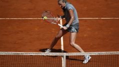 Petra Kvitová, od závěru první sady už bez čelenky, postoupila do druhého kola French Open