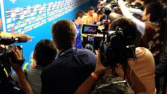 Messi odpovídá televizním reportérům