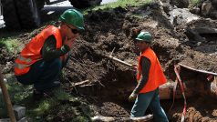 Propadlá silnice ulice Na Křivině