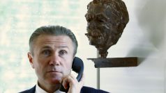 Padesátiletý Sergej Bubka dnes působí v Mezinárodním olympijském výboru