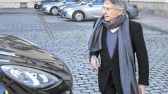 Režisér Roman Polanski při procházce Krakovem