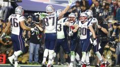 Hráči týmu New England Patriots porazili ve finále amerického fotbalu tým Seattle Seahawks