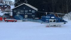 Na místo pádu laviny v Krkonoších naváží záchranáře i policejní helikoptéra