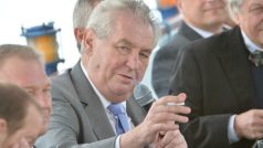 Prezident Miloš Zeman při své cestě po Středočeském kraji v přístavišti v Brandýse nad Labem