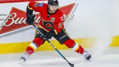 Jiří Hudler strávil na ledě pouze 7 minut, potom musel odstoupit