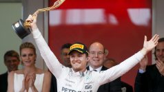 Nico Rosberg se raduje z triumfu na okruhu v Monaku