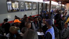 Na italských nádražích zůstávají tisíce utečenců