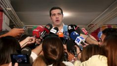 Lídr řecké levicové koalice Syriza Alexis Tsipras hovoří s novináři
