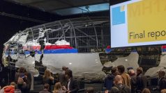 Zrekonstruované letadlo MH17 na tiskové konferenci nizozemských vyšetřovatelů (ilustrační foto)
