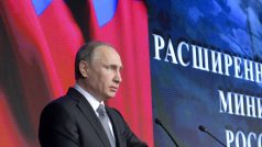 Prezident Vladimir Putin promluvil na setkání vrcholných armádních představitelů v Moskvě