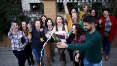 Španělé slaví výhru v tradiční  vánoční loterii El Gordo