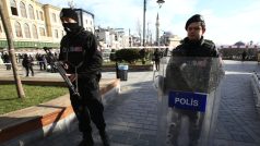 Policisté hlídají historické centrum Istanbulu, kde došlo k výbuchu