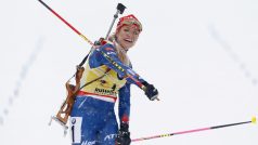 Gabriela Soukalová na trati ztratila hůlku, i tak ale závod s hromadným startem v Ruhpoldingu ovládla