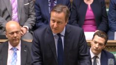 Britský premiér David Cameron v Dolní sněmovně (snímek z House of Commons TV)