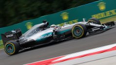 Lewis Hamilton během tréninku na VC Maďarska 2016