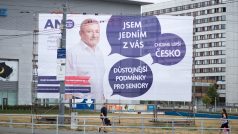 Nelegálně postavený billboard starosty pardubického městského obvodu Jaroslava Menšíka (ANO)