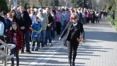 Tisíce lidí se přišly rozloučit se zpěvačkou Věrou Špinarovou