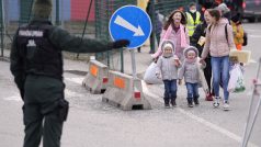 Ukrajinci překračují hranici na slovenském přechodu Vyšné Nemecké