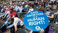Zastánci práva na potrat demonstrují v centru Orlanda na Floridě
