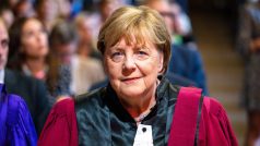 Angela Merkel přebírá ocenění na Science Po v Paříži (červen 2023)