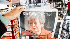 The Daily Telegraph informoval na přední straně o tom, že Theresa Mayová oznámila rezignaci