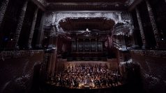 Příběh lidského života. Rudolfinum rozzáří videomapping doplněný živou hudbou