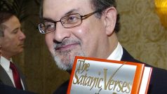 Přesně před třiceti lety ve Velké Británii vyšla později jedna z nejvýbušnějších knih posledních let - Satanské verše britského spisovatele Salmana Rushdieho.