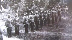 Nacisté na bývalé armádní střelnici ve Spáleném lese v Lubech u Klatov, kde po atentátu na Heydricha popravili 73 lidí