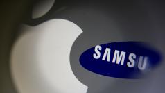 Logo společnosti Apple a Samsung.