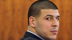 Bývalý hráč NFL Aaron Hernandez se oběsil ve své cele