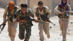 Bojovníci kurdských milicí pronikli do historického centra Rakky.