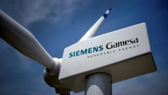 Model větrné turbíny s logem společnosti Siemens