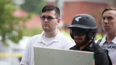 James Alex Fields mladší na demonstraci pravicových extremistů v Charlottesvillu.