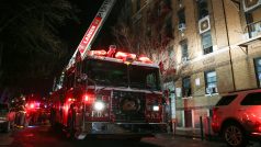 Hasiči zasahují u požáru v Bronxu