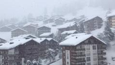 Husté sněžení ve švýcarském zimním středisku Zermatt 9. ledna 2018
