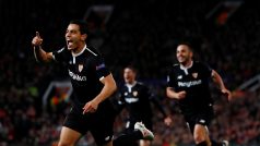 Wissam Ben Yedder ze Sevilly se raduje z trefy proti Manchesteru United