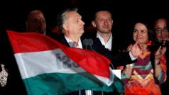 Maďarský premiér Viktor Orbán promlouvá k voličům po vyhlášení výsledků voleb v Budapešti.