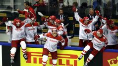 Hokejisté Dánska slaví výhru nad Finy