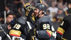 Tomáš Nosek (s číslem 92) rozhodl o vítězství Golden Knights v prvním finále NHL