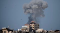 Izraelská armáda v úterý zneškodnila desítky dělostřeleckých granátů a raket odpálených z palestinského Pásma Gazy. Šlo o nejrozsáhlejší palbu z Gazy za poslední roky.