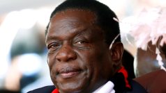 Prezident Zimbabwe Emmerson Mnangagwa a jeho žena Auxillia během slavnostního ceremoniálu.