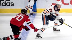 Zápas mezi New Yersey a Edmontonem v rámci NHL Global Series