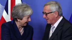 Theresa Mayová a Jean-Claude Juncker na společné schůzce před summitem EU