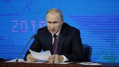 Ruský prezident Vladimir Putin během tiskové konference