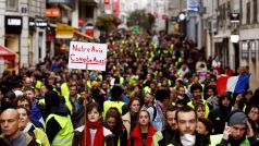 Větší skupina demonstrantů se v sobotu objevila v Nantes.